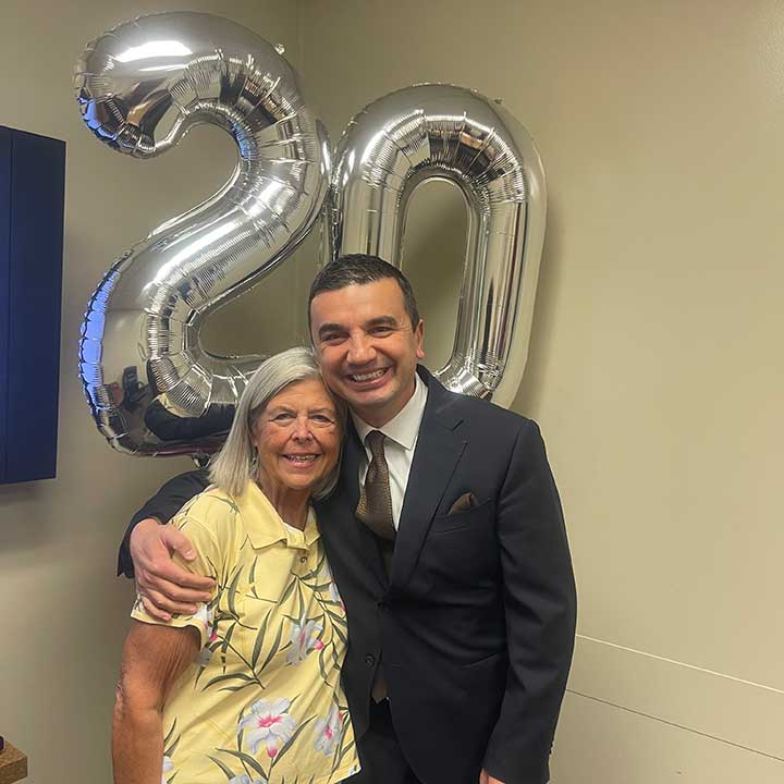 Patient Vicki Celebrates her 20th Multiple Myeloma Anniversary with Dr. Kaya